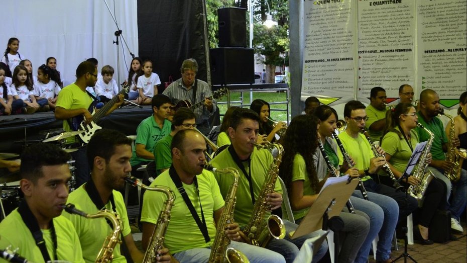 Orquestra Multisonara se apresenta na Praça Santa Terezinha