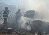 Incêndio destrói carcaças de veículos em oficina mecânica de Taubaté