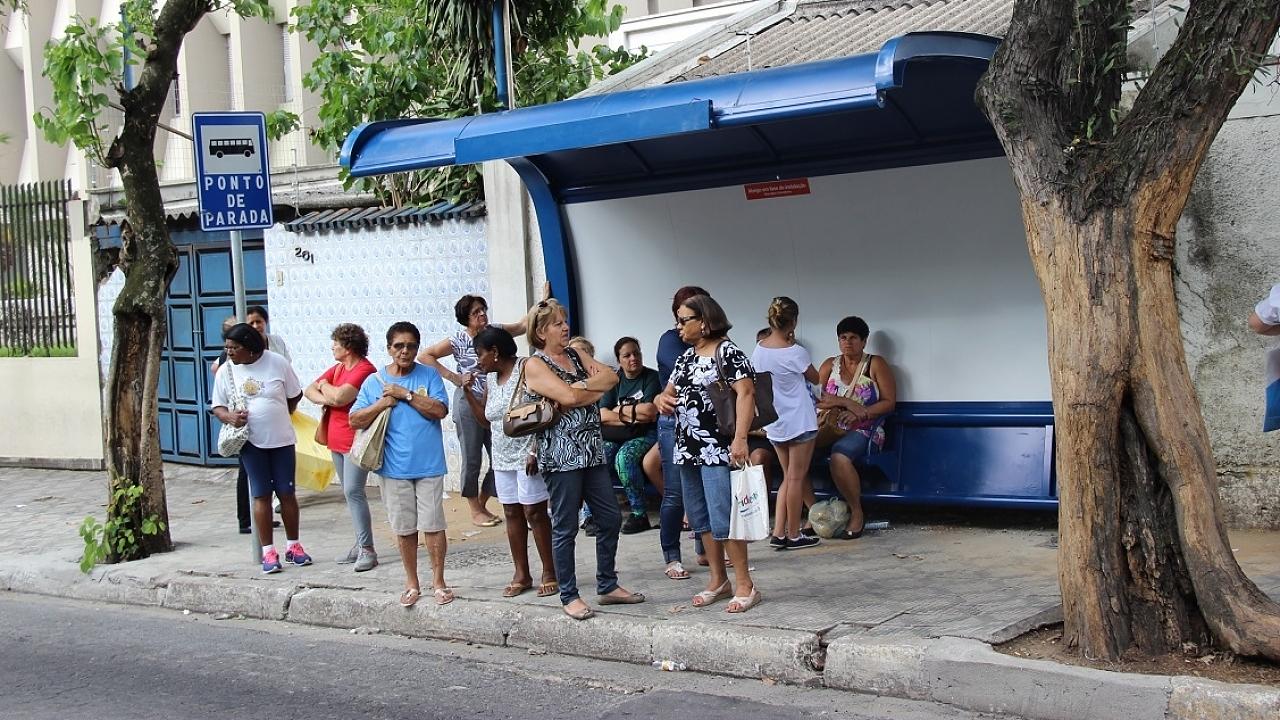 Vereador cria projeto que visa construção de abrigos de ônibus