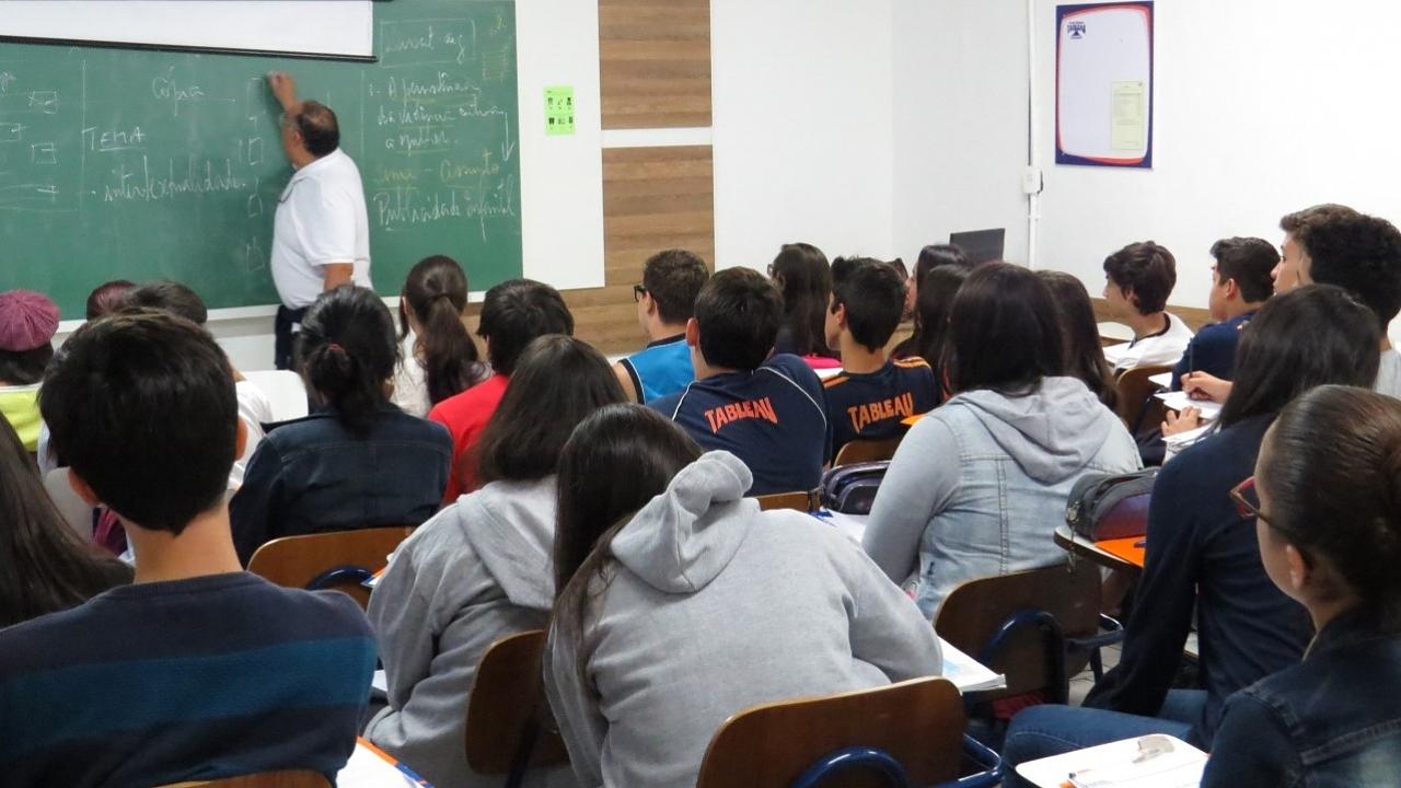 Colégio oferece aulas preparatórias gratuitas para o Enem