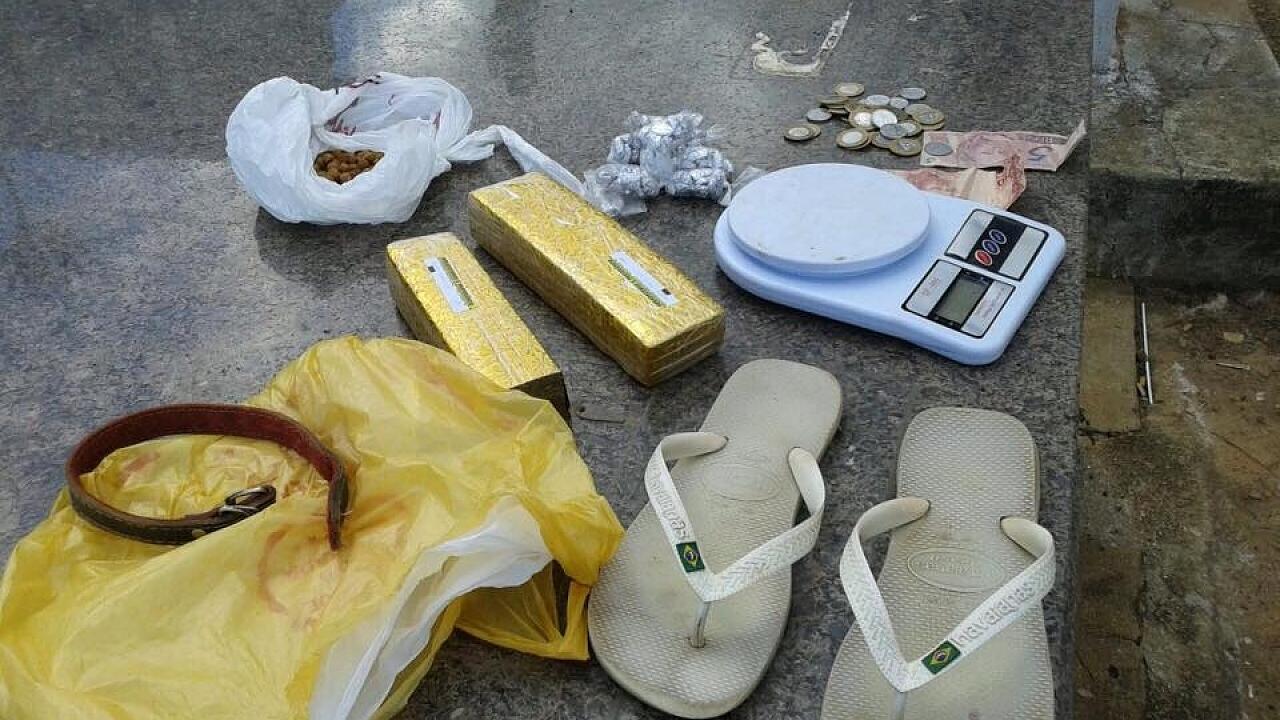Porções de crack e cocaína são encontradas em cemitério de Taubaté