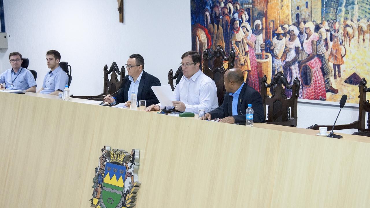 Contas de 2013 e 2014 do prefeito são aprovadas na Câmara de Taubaté