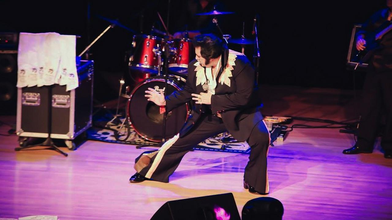 Teatro Metrópole recebe show tributo a Elvis Presley