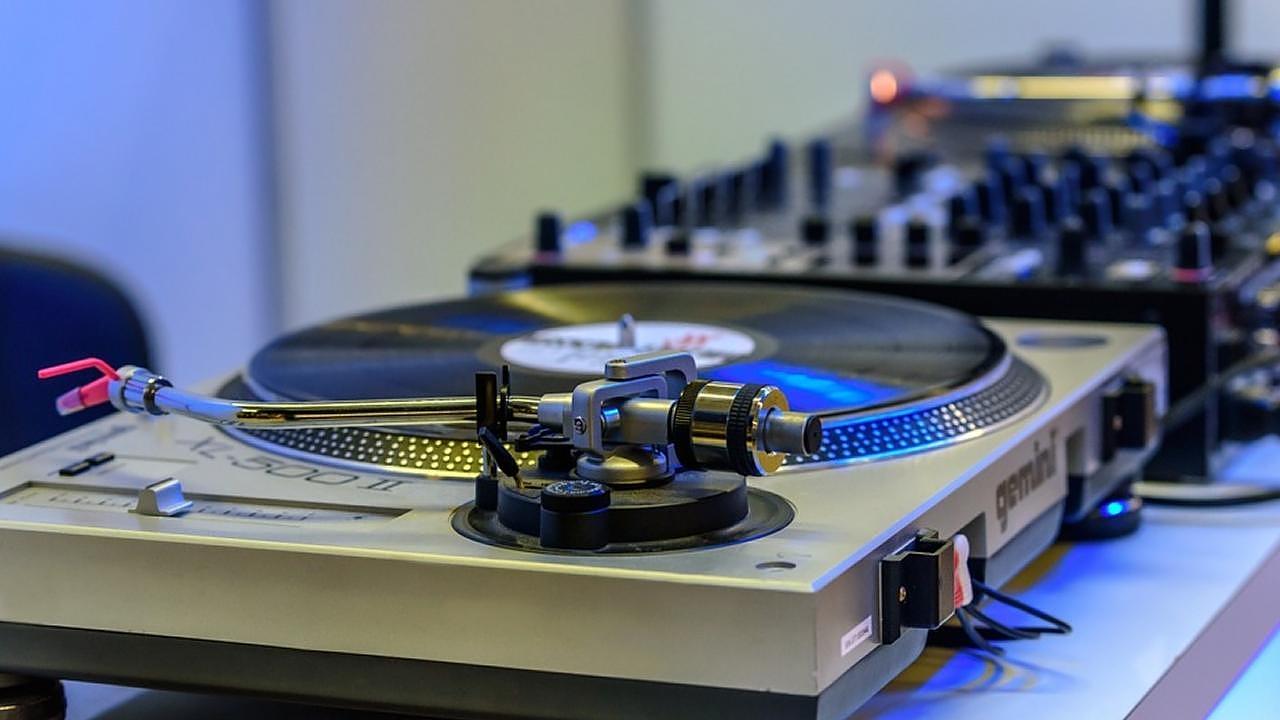 Oficina de DJ “Batidas do Funk ao Hip Hop” é destaque no Sesc Taubaté