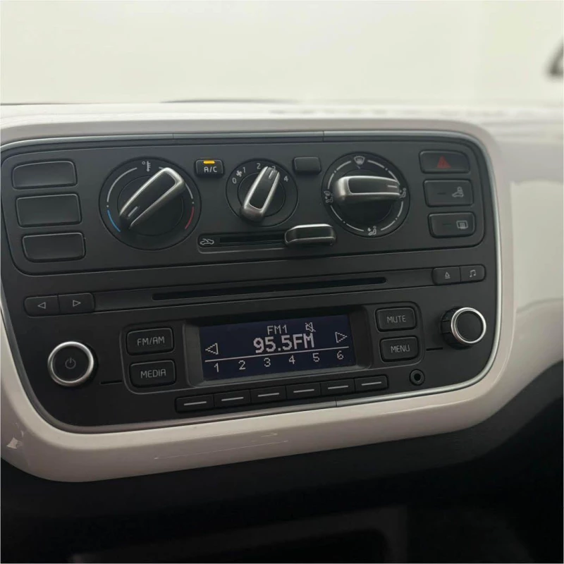 Foto 12: VOLKSWAGEN UP HIGH SA 2015