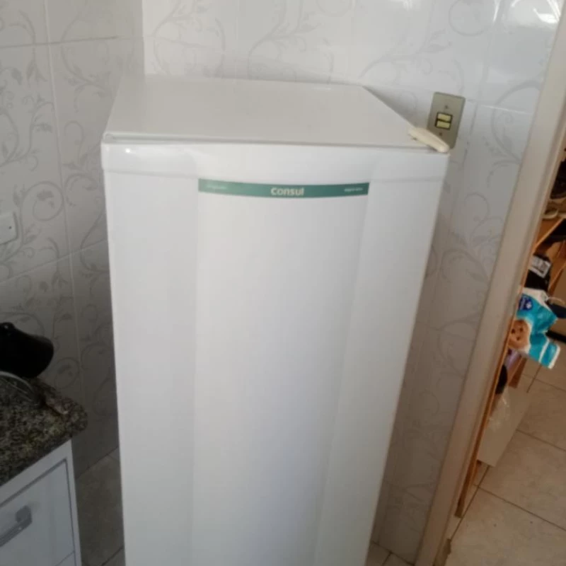 Geladeira consul 260 litros tudo ok!