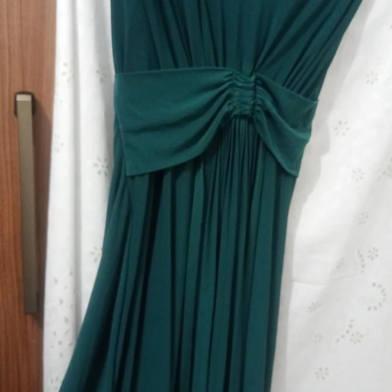 Lindíssimo vestido de festa veste muito bem