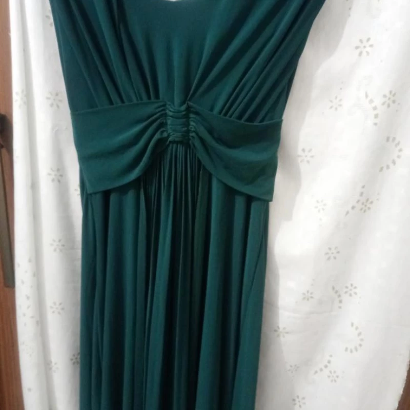 Lindíssimo vestido de festa veste muito bem