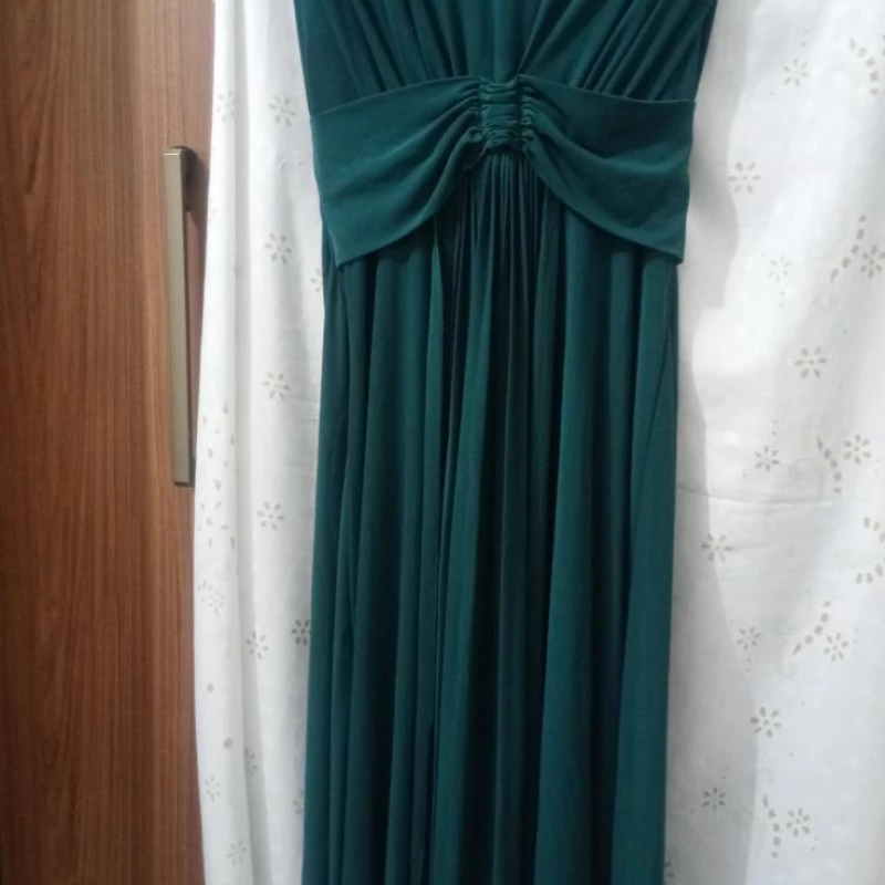 Lindíssimo vestido de festa veste muito bem