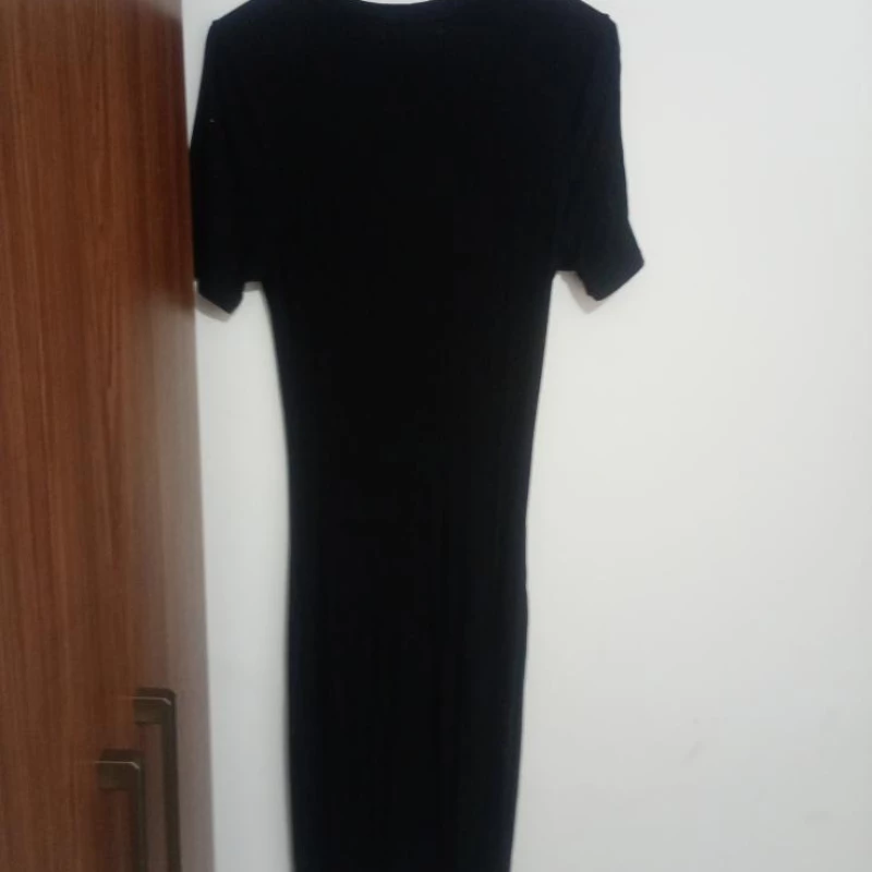 Lindo vestido colado preto!!;)