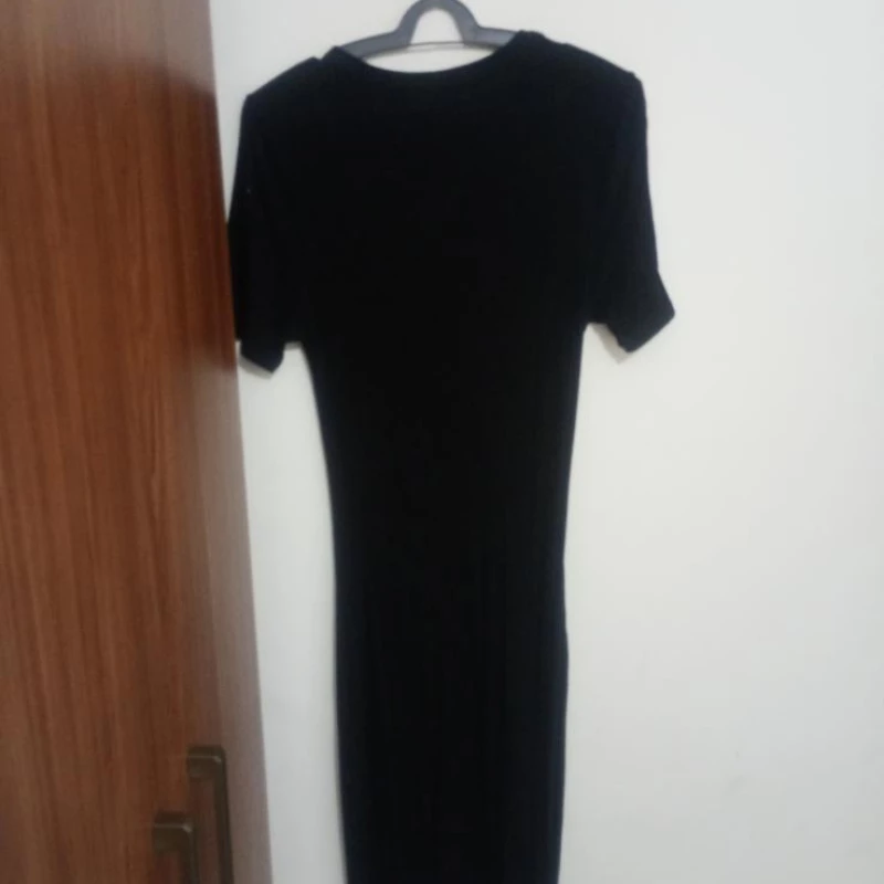 Lindo vestido colado preto!!;)