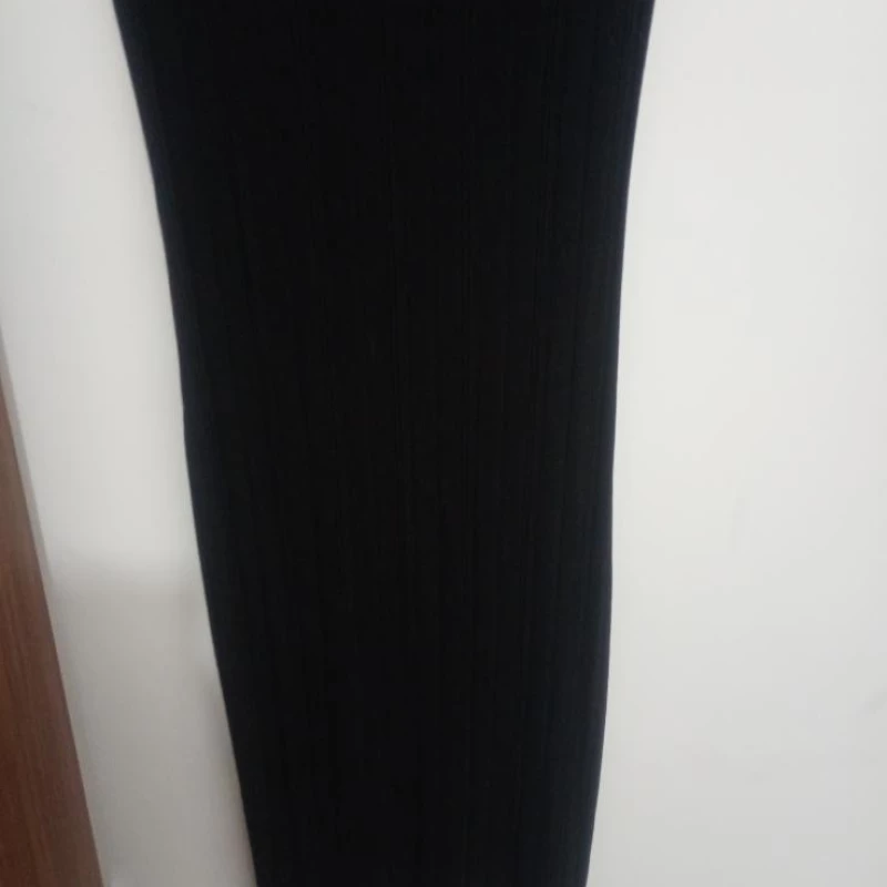 Lindo vestido colado preto!!;)