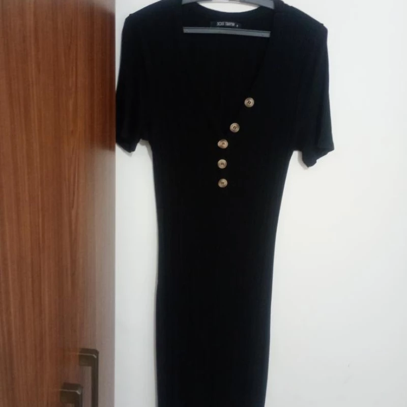 Lindo vestido colado preto!!;)