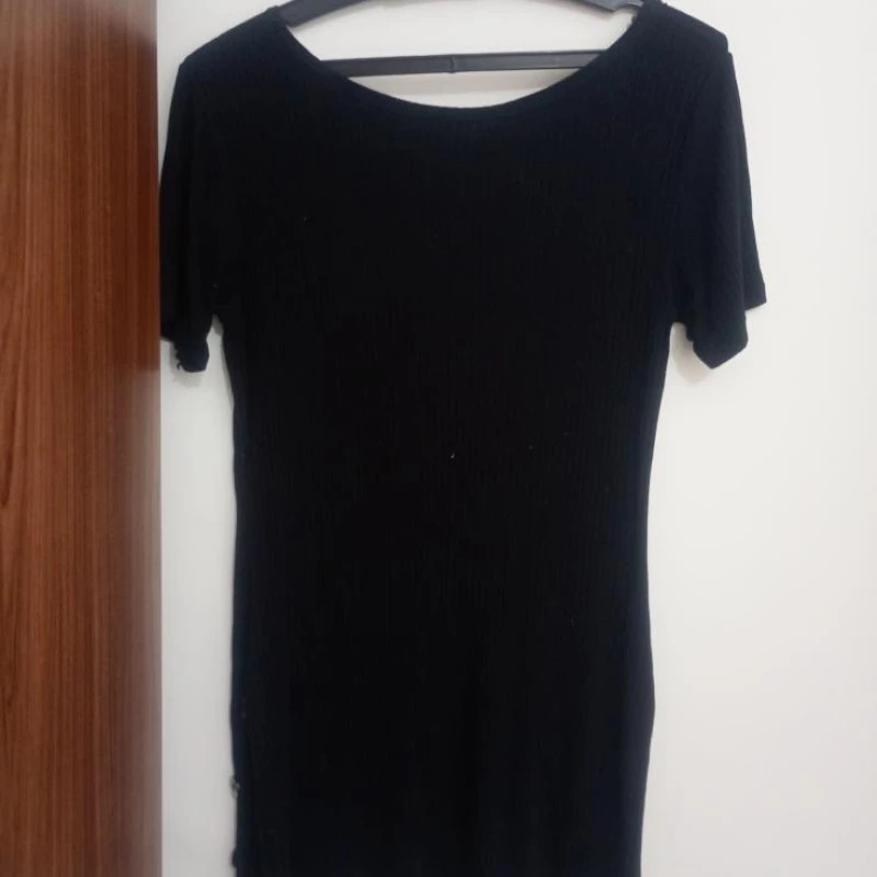 Blusa longa colada com botões na lateral