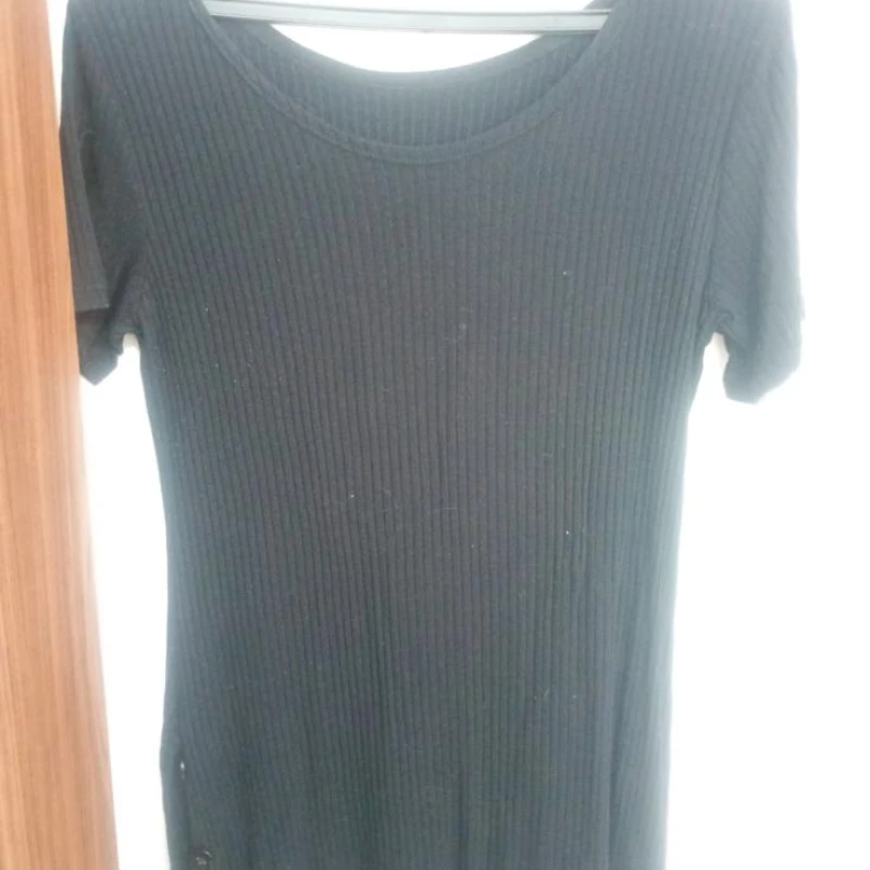 Blusa longa colada com botões na lateral