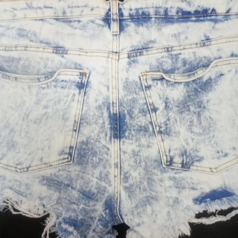 Temos várias bermudas jeans estilosos,;!))