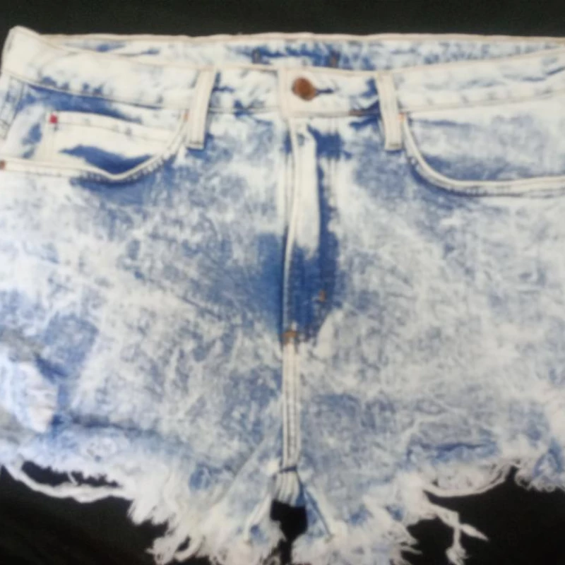 Temos várias bermudas jeans estilosos,;!))