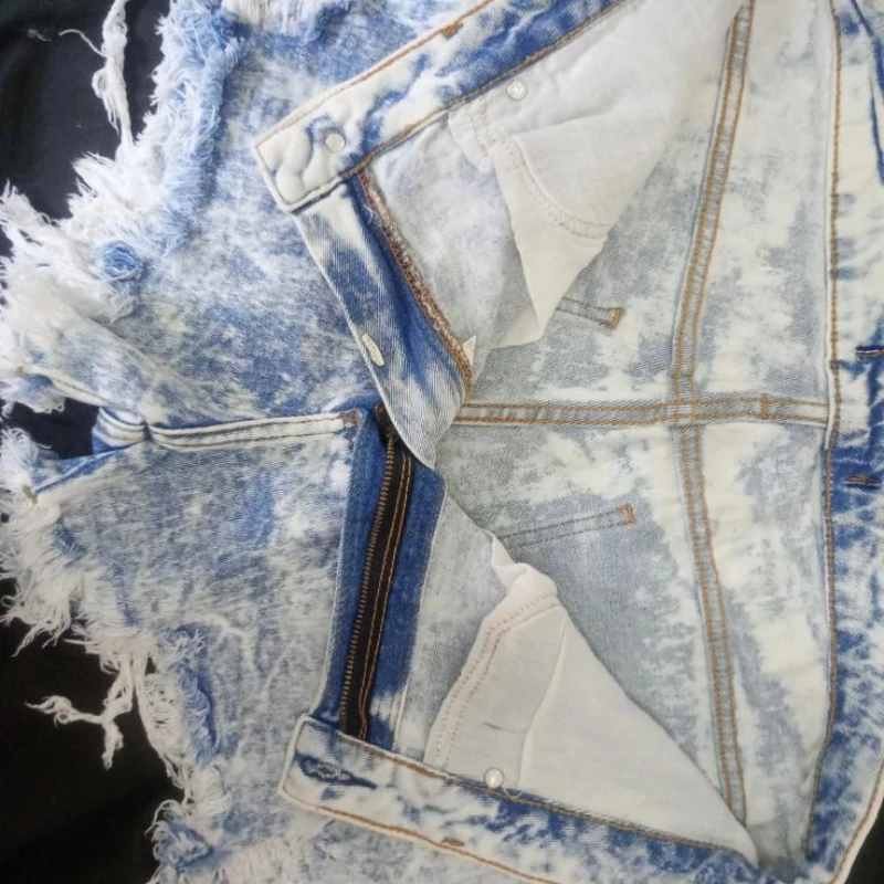 Temos várias bermudas jeans estilosos,;!))