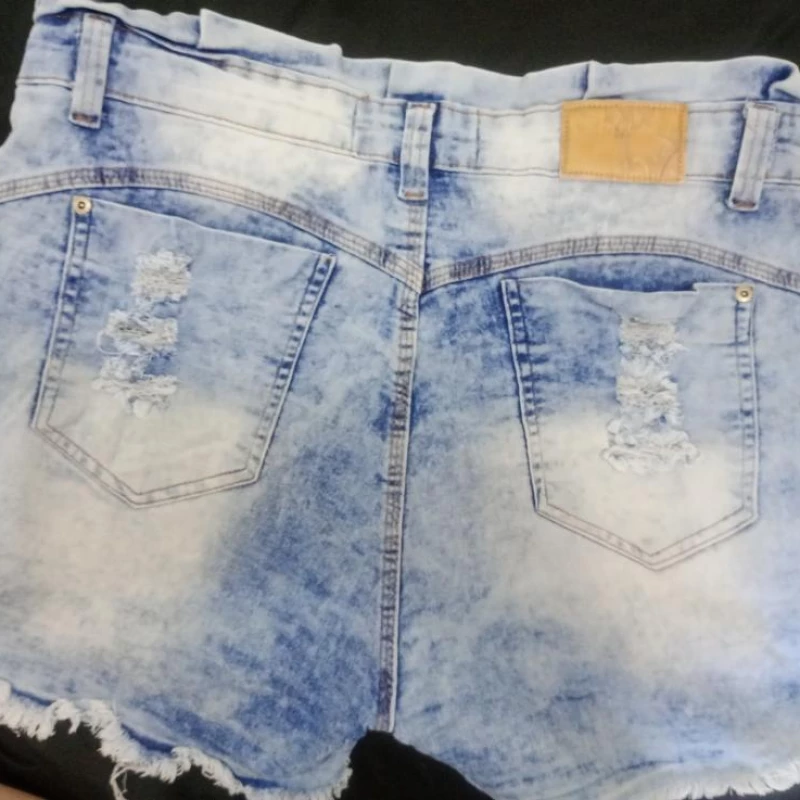 Lindo short jeans com lycra!!! Tamanho 48