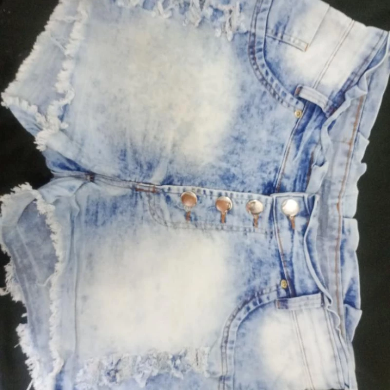 Lindo short jeans com lycra!!! Tamanho 48
