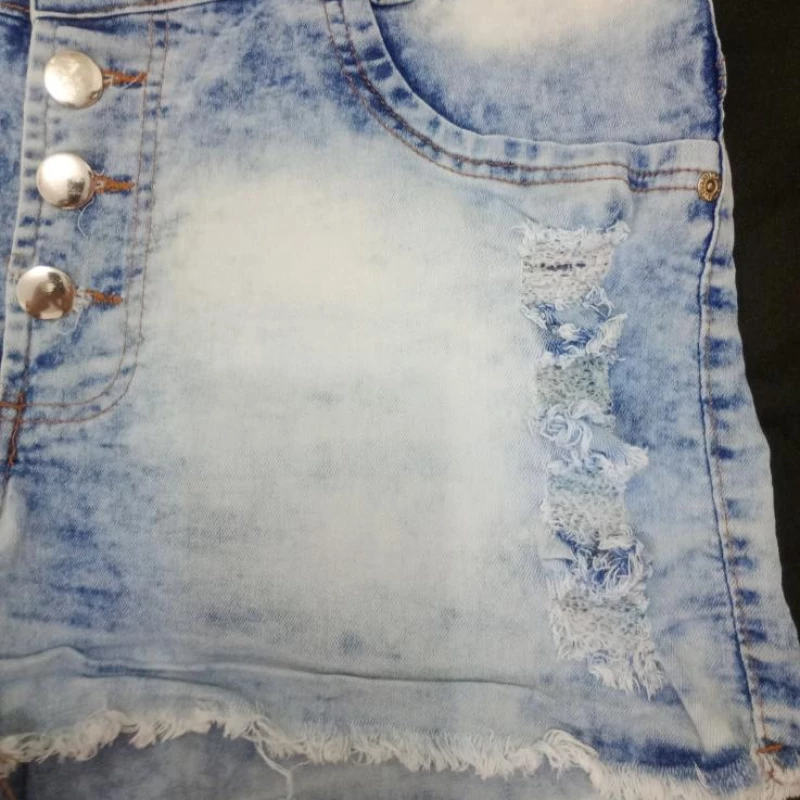 Lindo short jeans com lycra!!! Tamanho 48