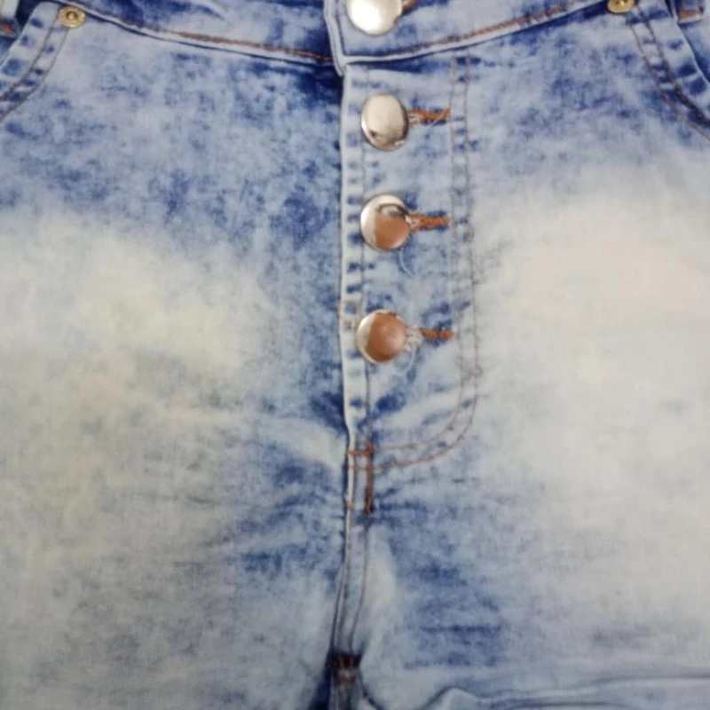 Lindo short jeans com lycra!!! Tamanho 48