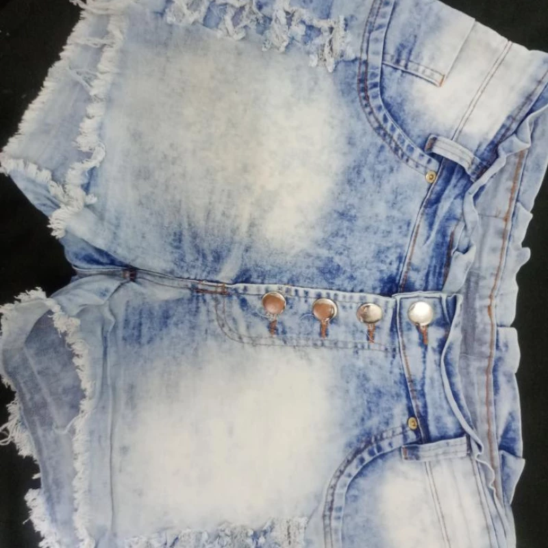 Lindo short jeans com lycra!!! Tamanho 48