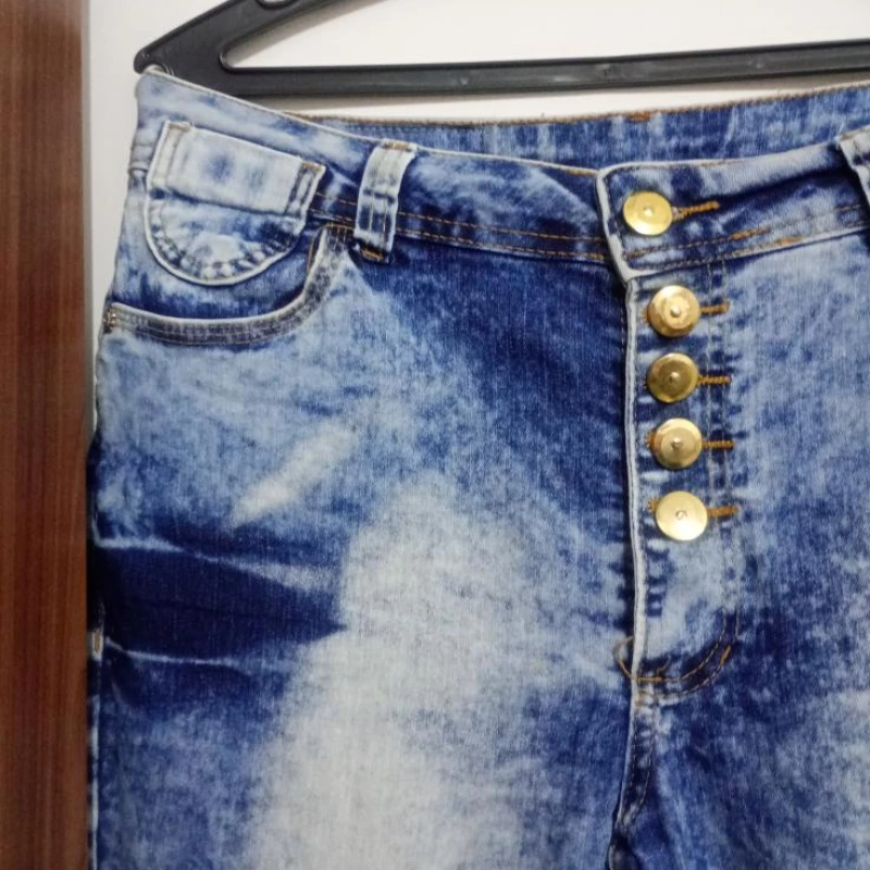 Linda calça jeans chique com lycra luxo