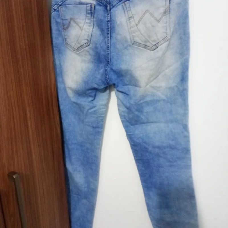 Linda calça rzk tamanho 42 estilosa,