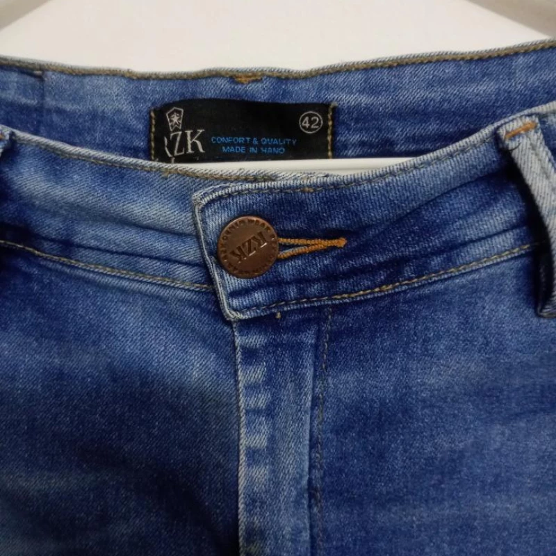 Linda calça rzk tamanho 42 estilosa,
