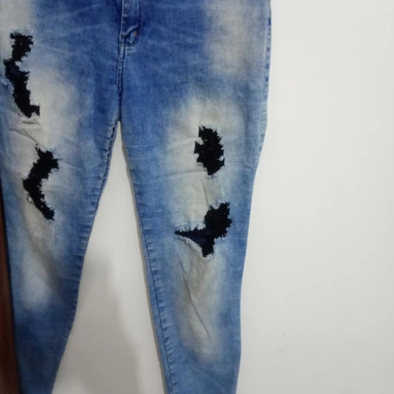 Linda calça rzk tamanho 42 estilosa,