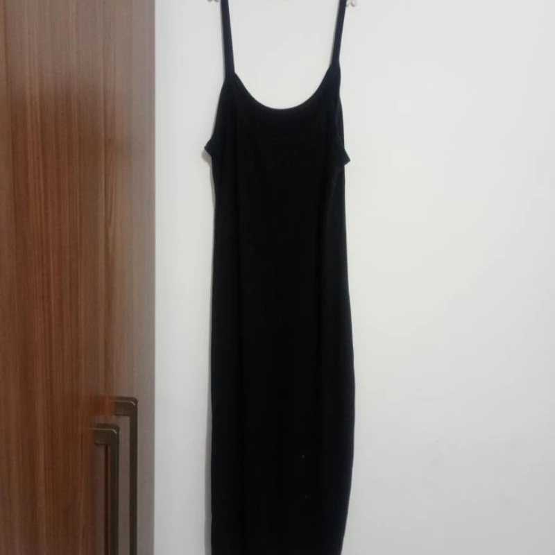 Vestido de alcinha preto tamanho G