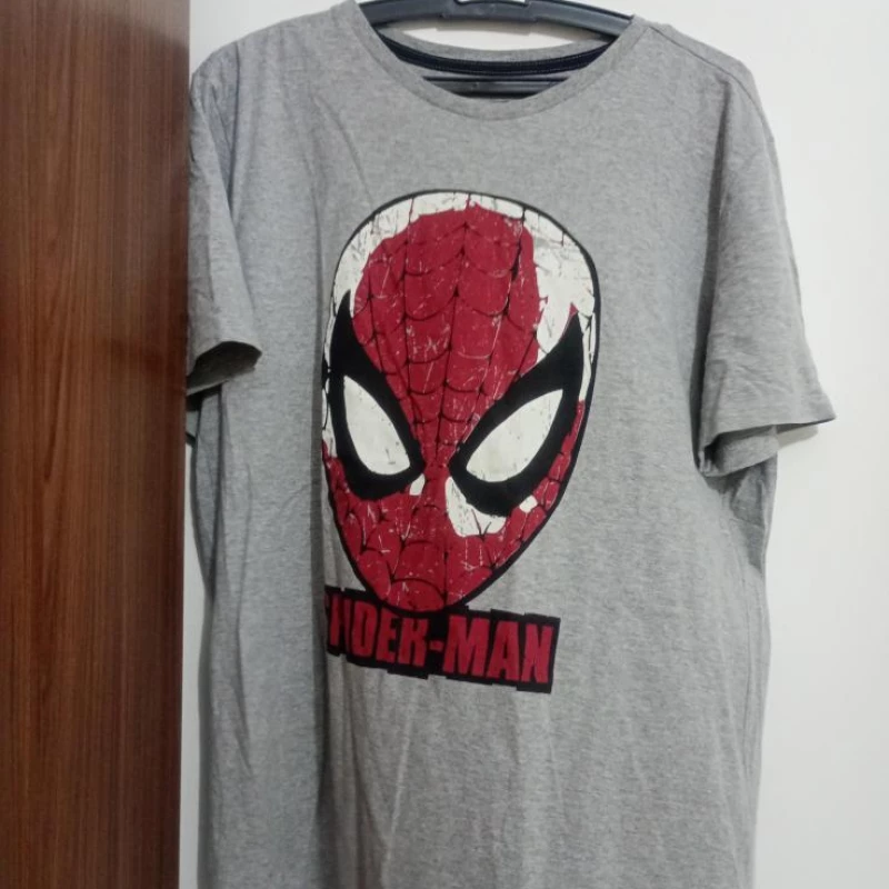 Blusa da Marvel tamanho M