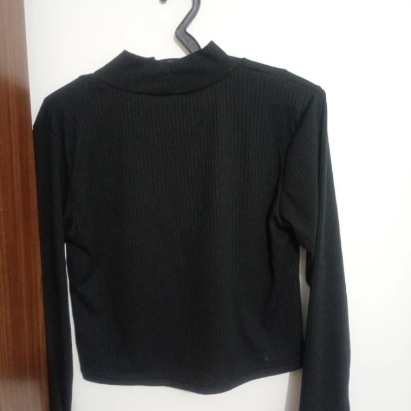 Linda blusa Bambi preta tamanho G c mangas
