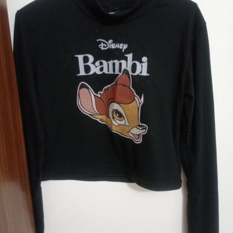 Linda blusa Bambi preta tamanho G c mangas