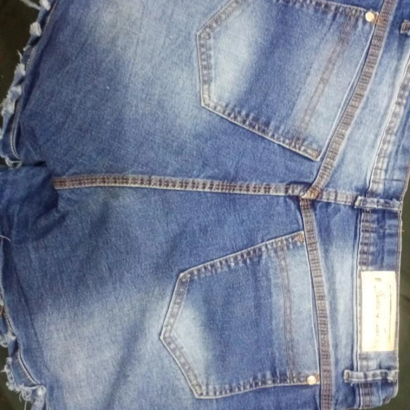 Lindo short jeans com lycraft fino 