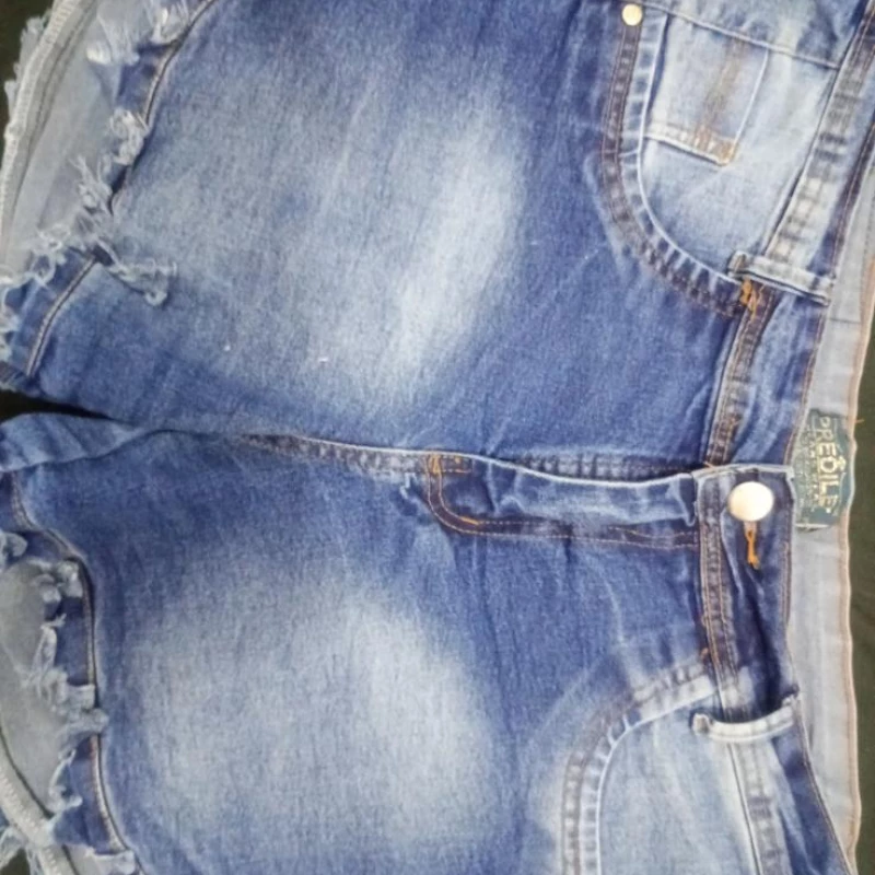 Lindo short jeans com lycraft fino 