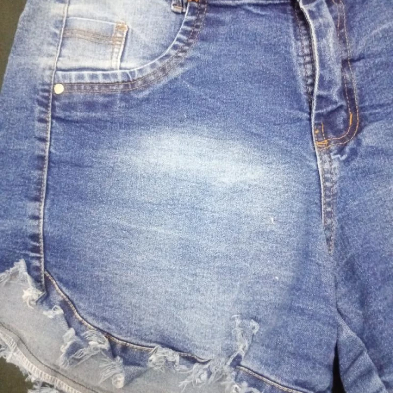 Lindo short jeans com lycraft fino 