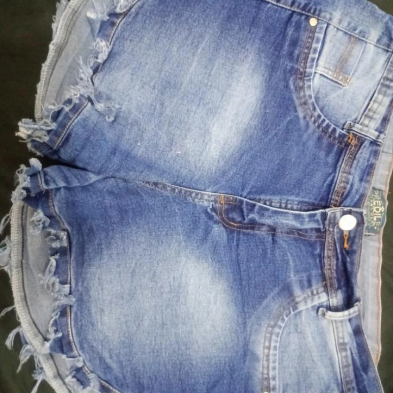 Lindo short jeans com lycraft fino 