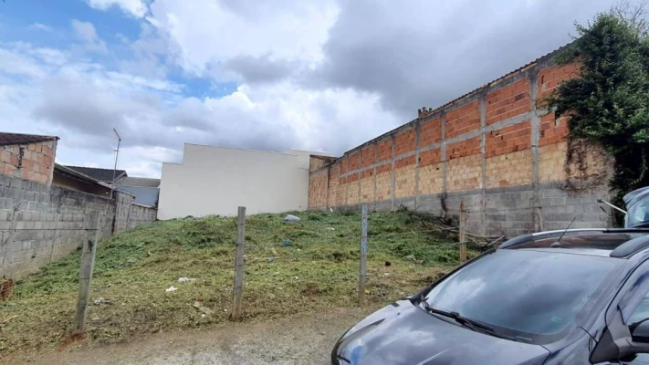 Foto 1: Terreno inteiro de 300 metros no bairro do Residencial Estoril
