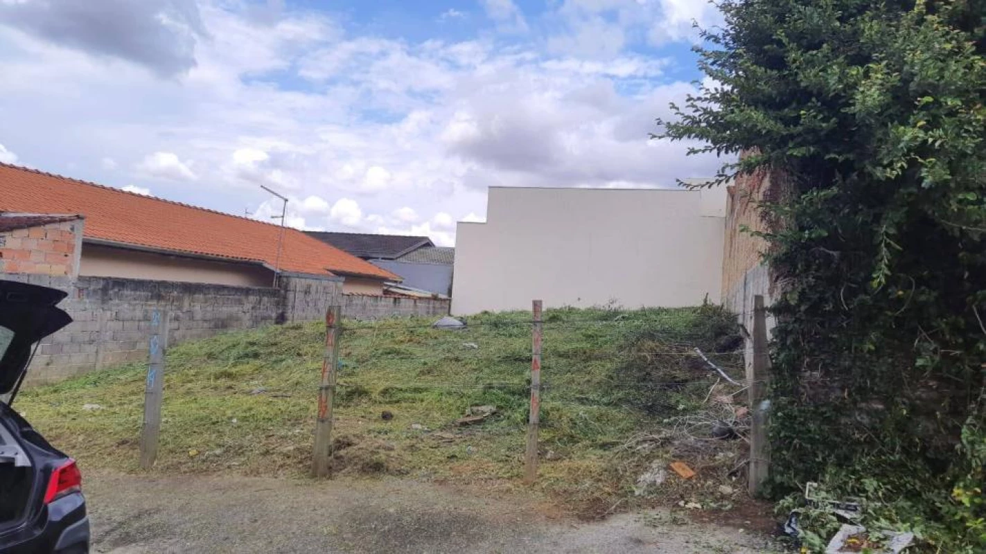 Foto 2: Terreno inteiro de 300 metros no bairro do Residencial Estoril