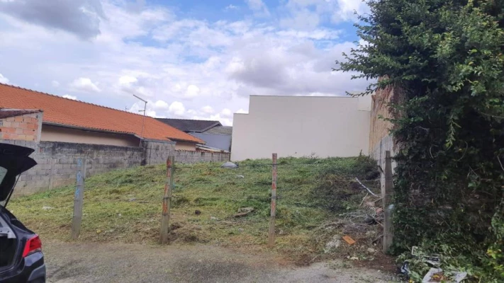Foto 2: Terreno inteiro de 300 metros no bairro do Residencial Estoril