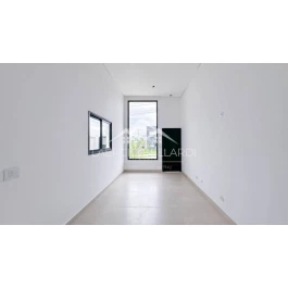 Sofisticação e Estilo Contemporâneo em Localização Privilegiada!