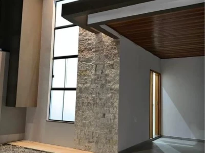 Casa 03 dormitórios Pé Direito Alto