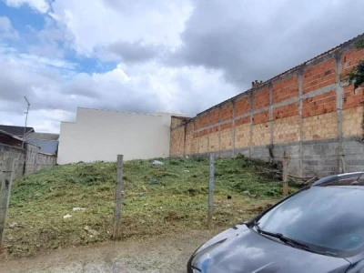 Terreno inteiro de 300 metros no bairro do Residencial Estoril