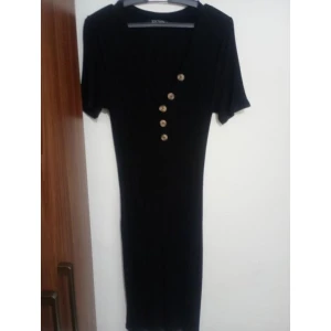 Lindo vestido colado preto!!;)