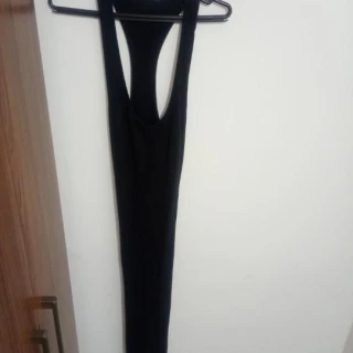 Vestido usado com aberturas na lateral longo