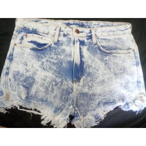 Temos várias bermudas jeans estilosos,;!))