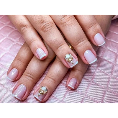 Taubaté: MANICURE E PEDICURE