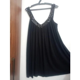 Foto Vestido de festa com lantejoulas na gola